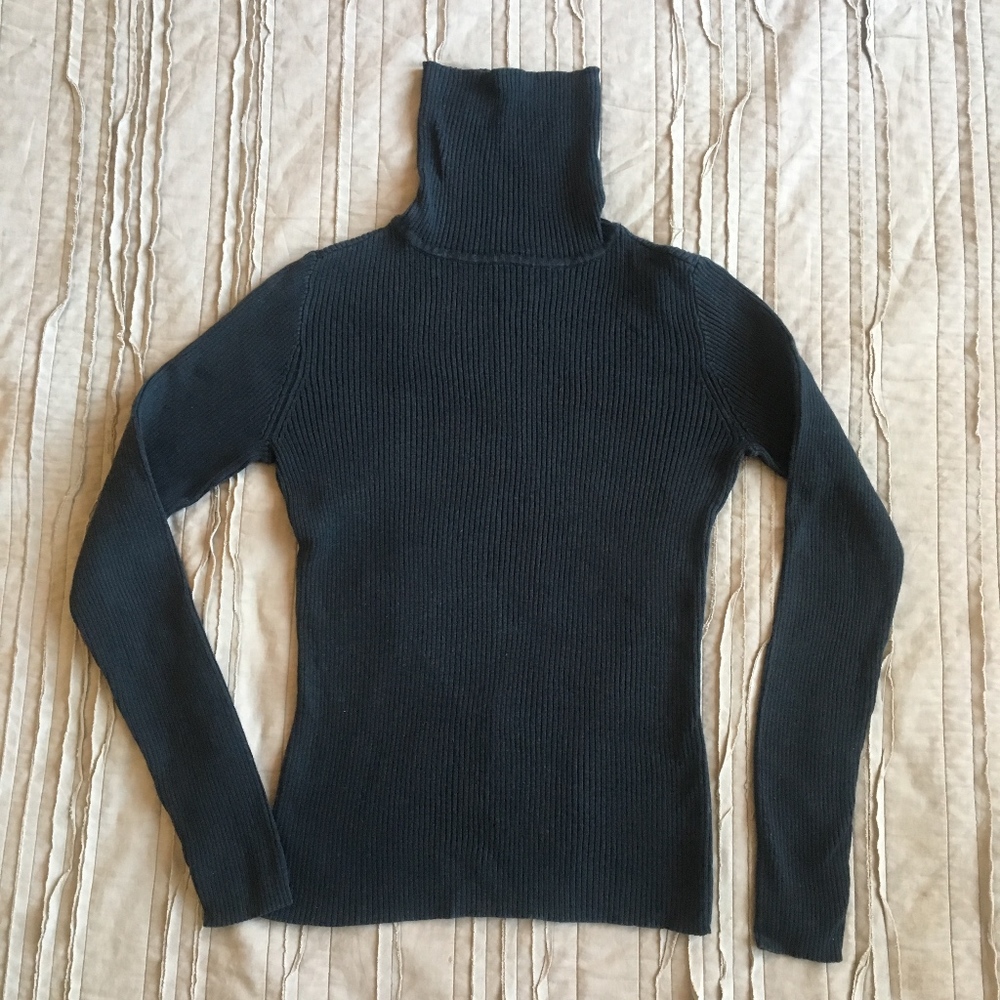 GAP black turtleneck